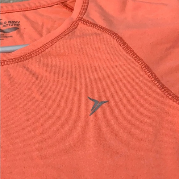 Old Navy Activewear T-shirt - Picture 2 of 4